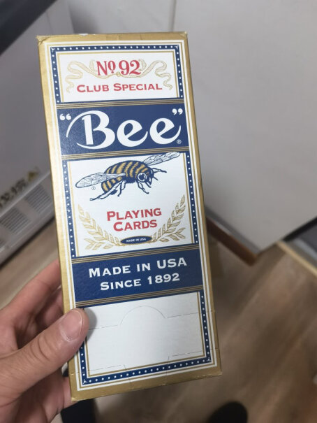 Bee小蜜蜂扑克牌娱乐纸牌这是有大小鬼、54张的吧？