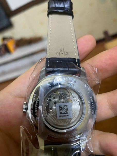 天梭TISSOT瑞士手表杜鲁尔系列皮带机械男士经典复古手表大家有镜面有划痕的情况吗？