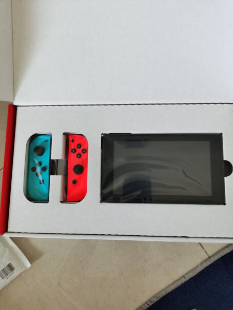 任天堂Nintendo请问手柄是充电的还是安装电池的呢？