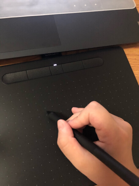 Wacom CTL-4100/K0手绘板支持win10多点触控吗？