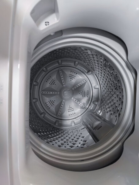 米家小米出品Redmi波轮洗衣机全自动1A搬动的时候内筒摇晃吗？我的感觉摇动厉害？