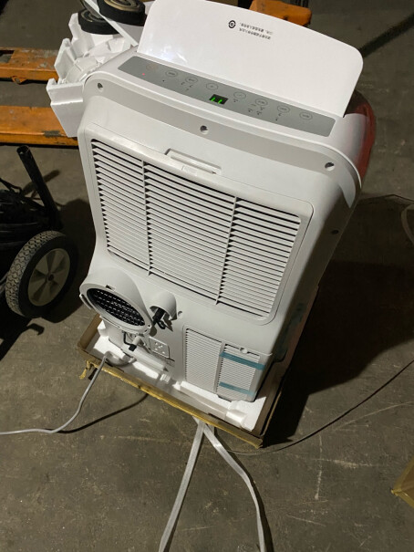 美的移动空调小1匹单冷家用厨房一体机免安装便捷立式空调这个空调好安装吗？