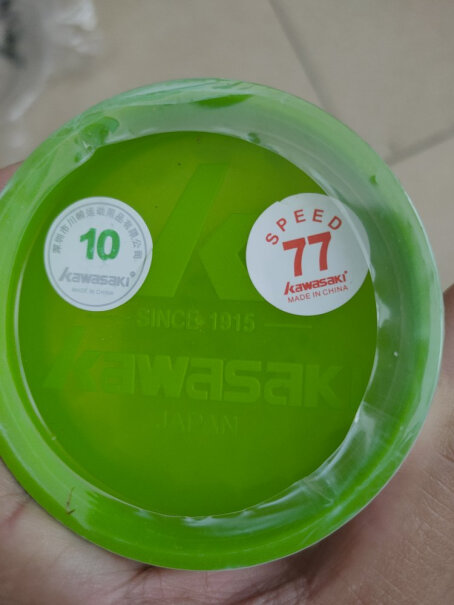 川崎Kawasaki羽毛球比赛训练耐打鹅毛球12个装10号球是国货吗？