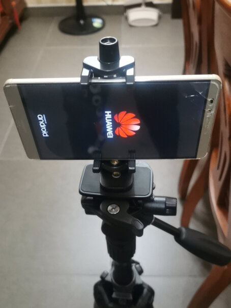 云腾手机夹三脚架转接固定夹在相机三脚架上面。可以用吗？