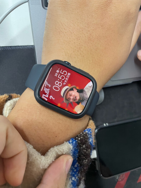 Apple Watch S9 智能手表GPS款星光色请问腕围14cm，佩戴S/M的表带够不够？