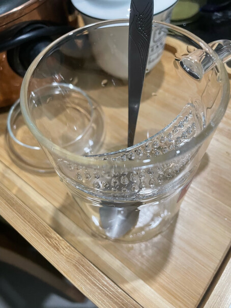雅集玻璃杯带过滤耐热泡茶杯子麻烦问一下，这款木底杯子能加热么？