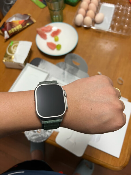 Apple Watch Ultra 智能手表 GPS + 蜂窝款 49毫米 钛金属原色 钛金属表壳绿评测哪款值得买,哪个性价比高、质量更好？