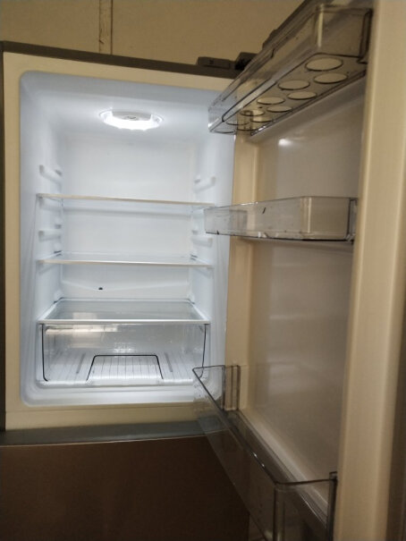 华凌冰箱215升省电吗，要经常除霜吗？