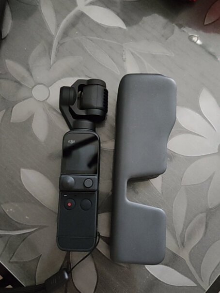 DJI Pocket 2 云台相机单纯说拍摄效果的话，和iPhone近几代的手机配合手持云台比，哪个效果好？