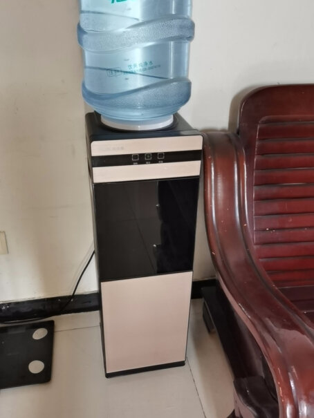 奥克斯饮水机家用立式办公双开门柜式冷热饮水器YLR-5-B有没有塑料味？