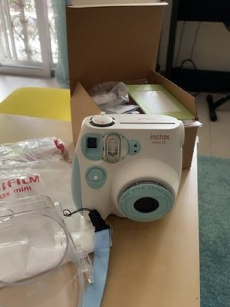 富士instax mini7C相机水蓝色谁知道这个礼品盒的尺寸，想买个其他的外包一下的 谢谢大伙？