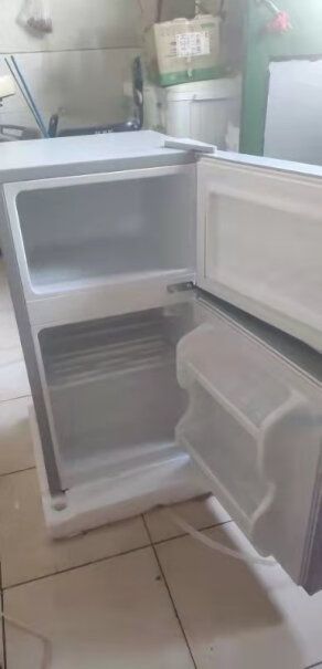 荣事达迷你冰箱小小型双门电冰箱家用宿舍冷冻冷藏节能冰箱发不发热？