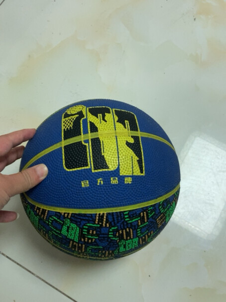 CBA健将篮球7号发泡耐磨橡胶中国蓝球跟正常的球一样吗？