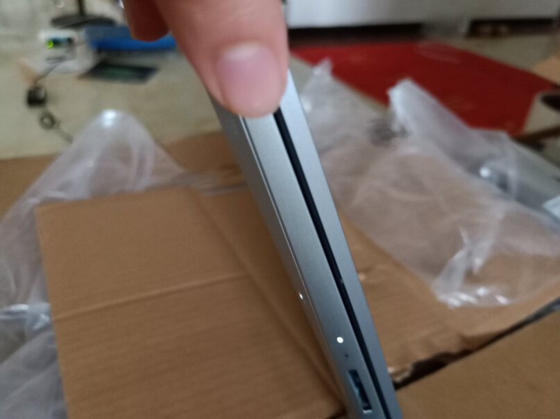 联想小新Pro16款16英寸2.5K轻薄笔记本电脑密封条完整吗？
