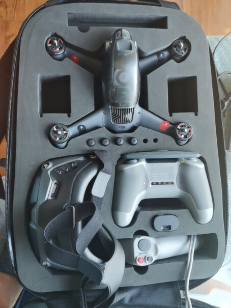 DJI FPV体感遥控器好操作么？从来没玩过？