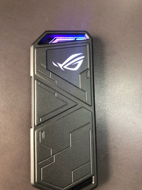 华硕ROG幻影STRIX ARION M2硬盘盒三星970evo plus用起来烫不烫？