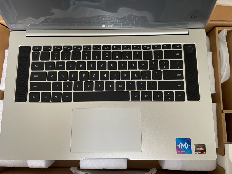 荣耀MagicBook16有没有数字小键盘呢？