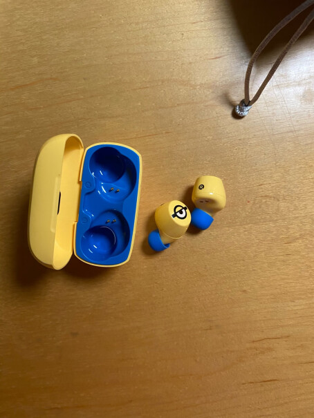 漫步者W3小黄人定制版真无线蓝牙耳机这个和英雄联名那个有什么区别吗？