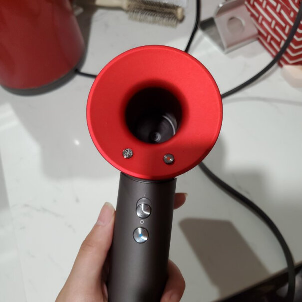 戴森Dyson HD03中国红吹风机线有多长啊？