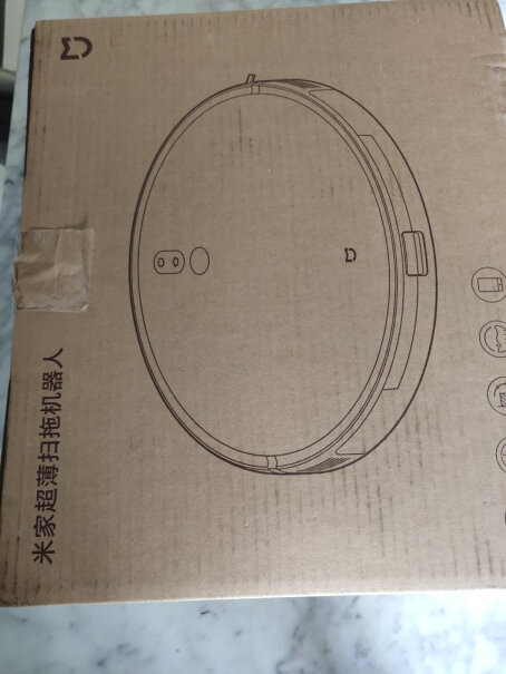 米家小米超薄扫地机器人扫拖一体机你们送的有吹风机吗？