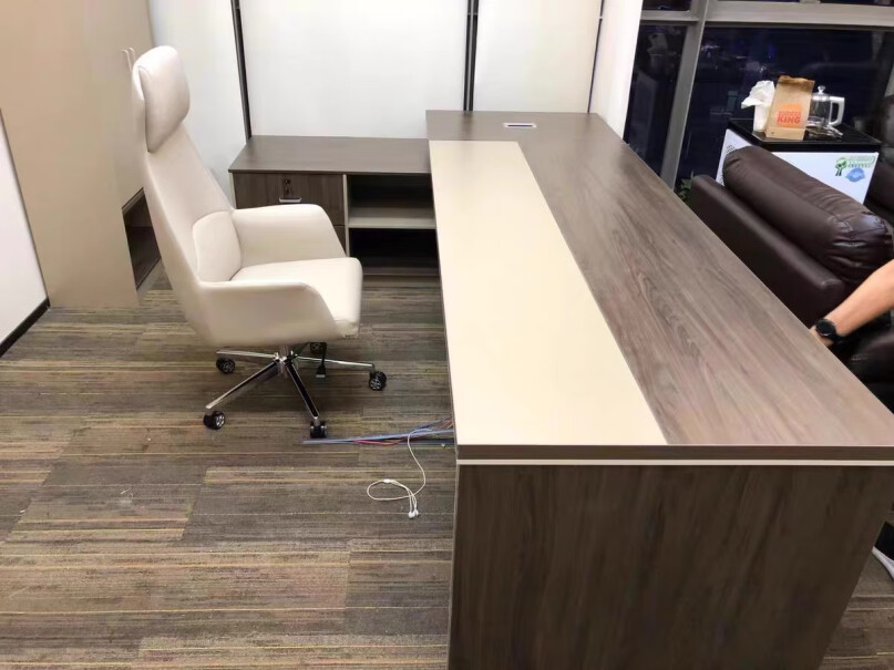 贵丘轻奢老板办公桌办公室椅组合使用舒适度如何？图文长篇评测必看！