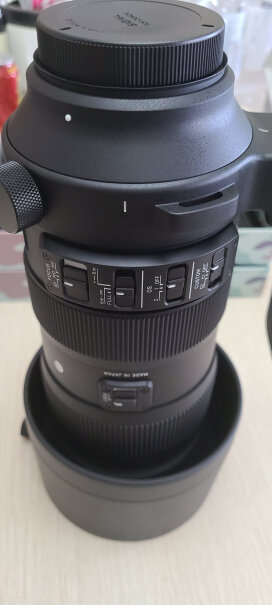 适马60-600mm F4.5-6.3 DG OS HSM｜Sports（尼康）请问此款镜头是配105mm的UV镜吗？另外镜头盖是配适马95mm的镜头盖吗？谢谢。