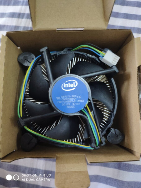 品牌+产品型号：i5-10400F CPU处理器这CPU自带散热器吗？