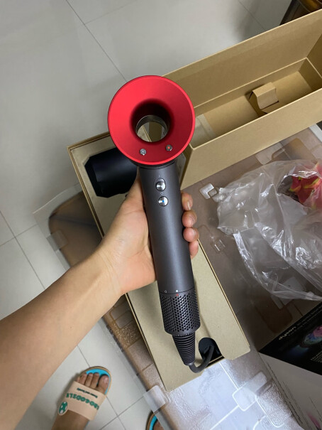 戴森Dyson HD03中国红吹风机请问，这种吹风机的辐射大吗？孕妇和宝宝可以用吗？