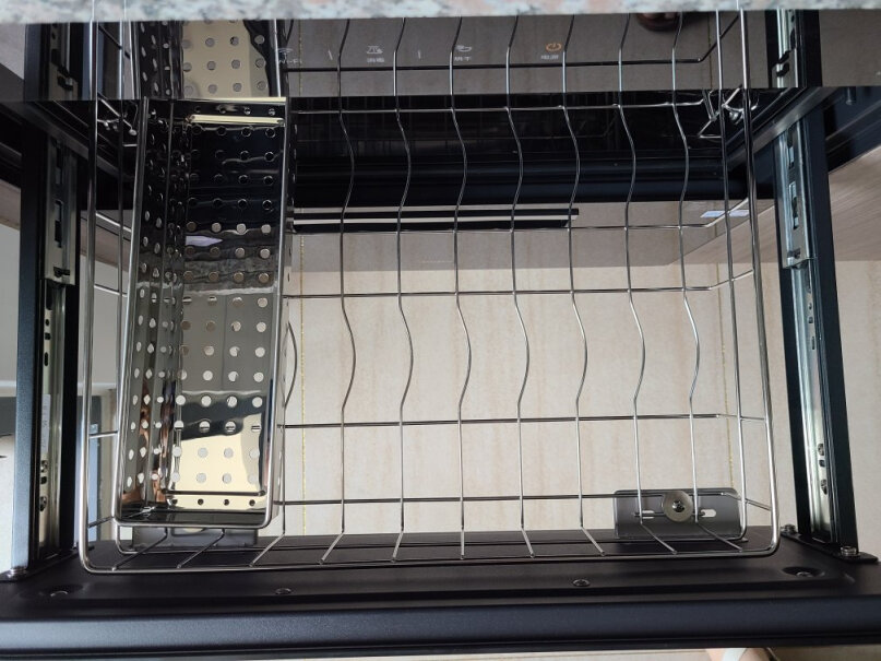 美的消毒柜家用消毒柜嵌入式已经开过空了，宽度正好56能放进去吗？