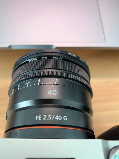 SONY FE 50mm F2.5 G定焦镜头这个跟501.8差不多吗？