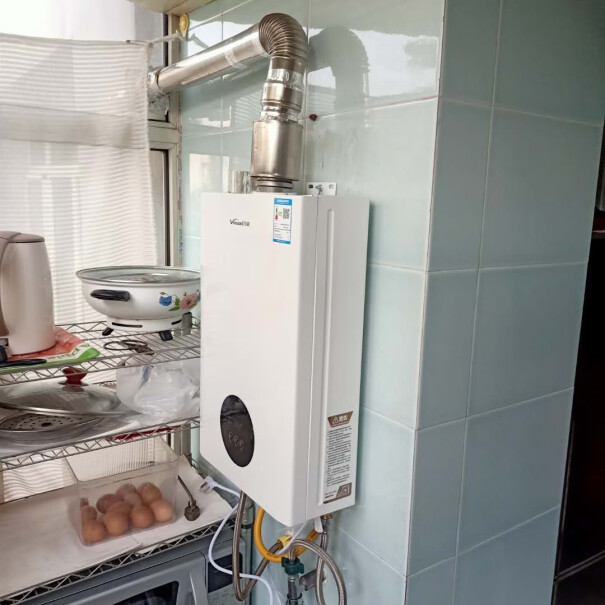 万和12升燃气热水器智能自适温请问可否装在浴室内？