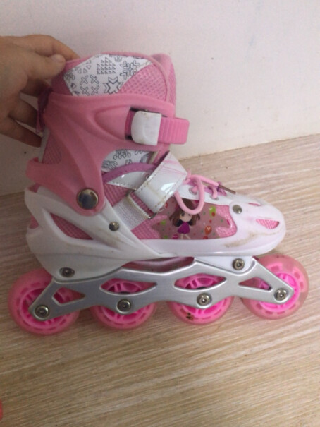单排轮滑鞋EVERVON儿童套装溜冰鞋男女款轮滑鞋要注意哪些质量细节！这就是评测结果！