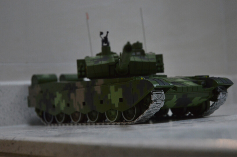 特尔博Terebo99A坦克合金仿真军事模型战车请问履带能动吗？