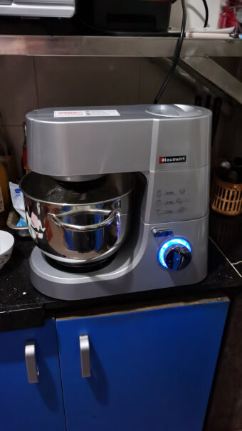 海氏家用全自动多功能厨师机搅拌和面打蛋器HM755银色请问这款厨师机能出膜吗？