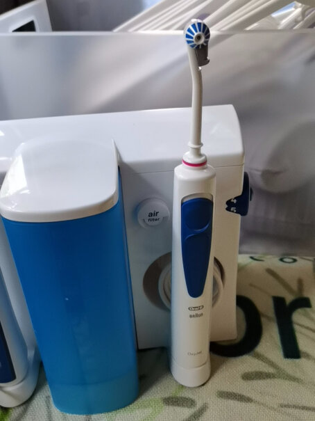 欧乐B电动冲牙器成人口腔护理洗牙器水牙线洗牙机OC20冲洗是有噪音的吗？