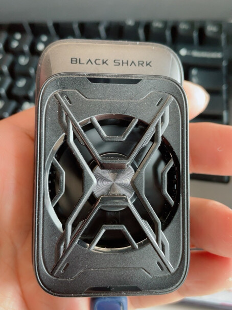 黑鲨冰封电竞散热背夹手机散热器可以调节风速吗？