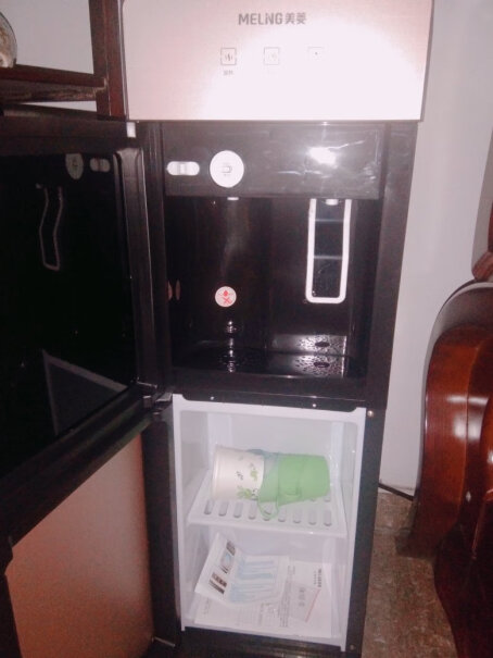美菱饮水机立式家用办公双开门柜式温你们买的有胶味吗？
