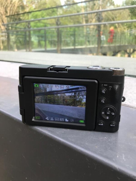 彩族DC101L 微单相机和手机相机相比怎么样？
