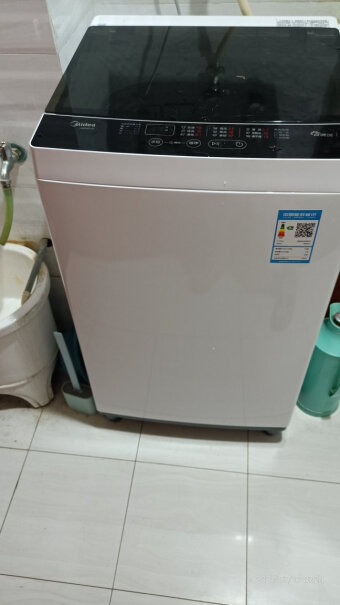 美的Midea这洗衣机是量衣进水的吗？