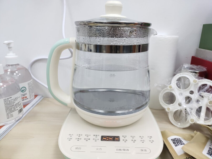 小熊茶壶水壶电热水壶1.5L电水壶煮茶药膳恒温有人煮过五红汤或者银耳汤吗？会糊底或者溢出来吗？