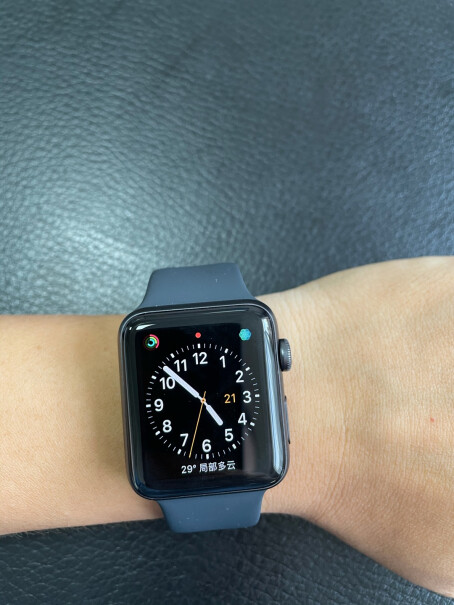 Apple Watch 3智能手表女生戴白色好看还是黑色好看？