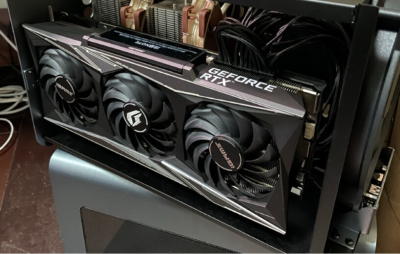 七彩虹iGame RTX 3070 Ultra W这个显卡可以玩斗地主吗？