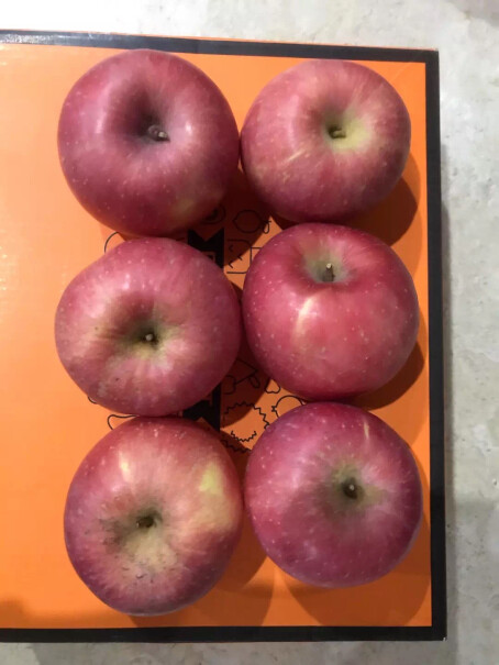 新疆阿克苏苹果5kg礼盒单果200-260g是今年的鲜果？是不是每个都是冰糖心？