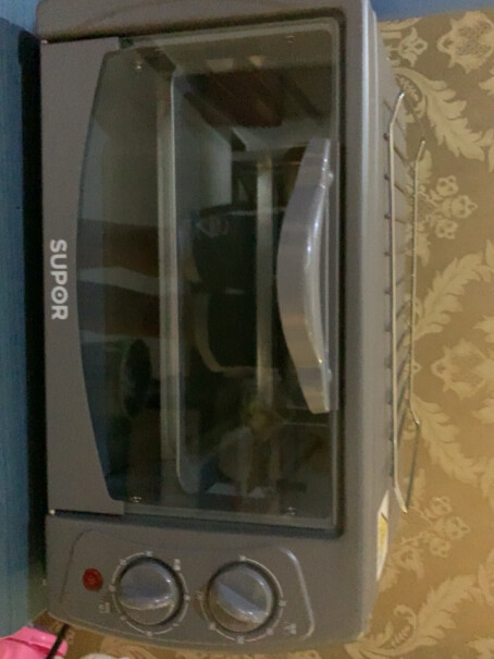 苏泊尔家用多功能电烤箱定时控温你们买的色差大吗？我收到的银色款和实物差好远，雾面深灰色，完全是两个颜色？