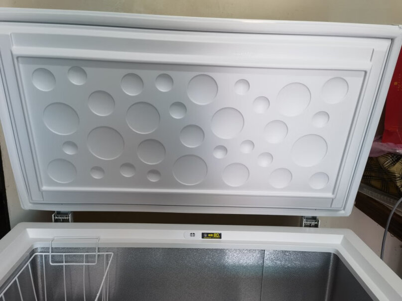 海尔202升家用冷藏冷冻转换冰柜你们冰柜插电后，四周烫不烫手？