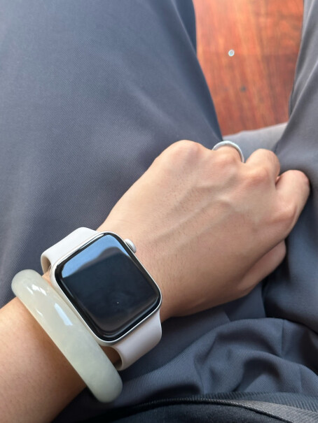 Apple Watch SE 2022款手表能记录步频，步幅，步数，速度吗？需不需要下载跑步软件？