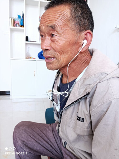 未来客助听器老年人专用重度耳聋耳背助听器佩戴简单吗？老人独立操作方便吗？
