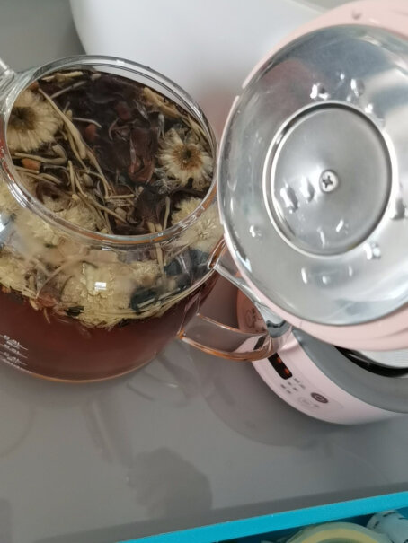 美的养生壶煮茶器煮茶壶电水壶迷你养生杯养生壶集美们 请问这个养生壶底座可以放自己的玻璃杯吗？
