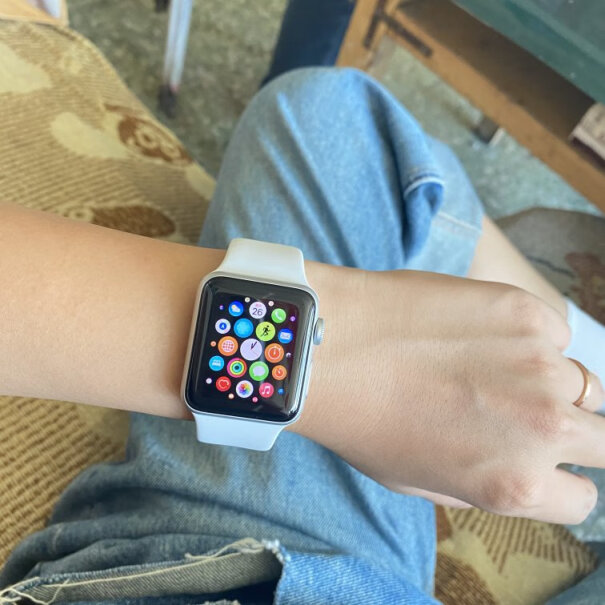 苹果Watch S3 商务灰蓝牙手表能插副卡麽？
