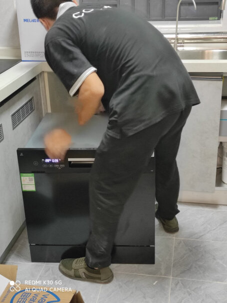 华凌10套洗碗机vie7家用嵌入式全自动台式橱柜深度要多少能放进去，50里面净深可以吗？